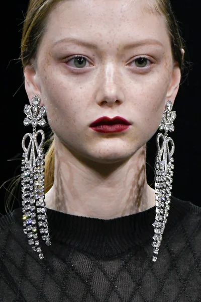 Look 19